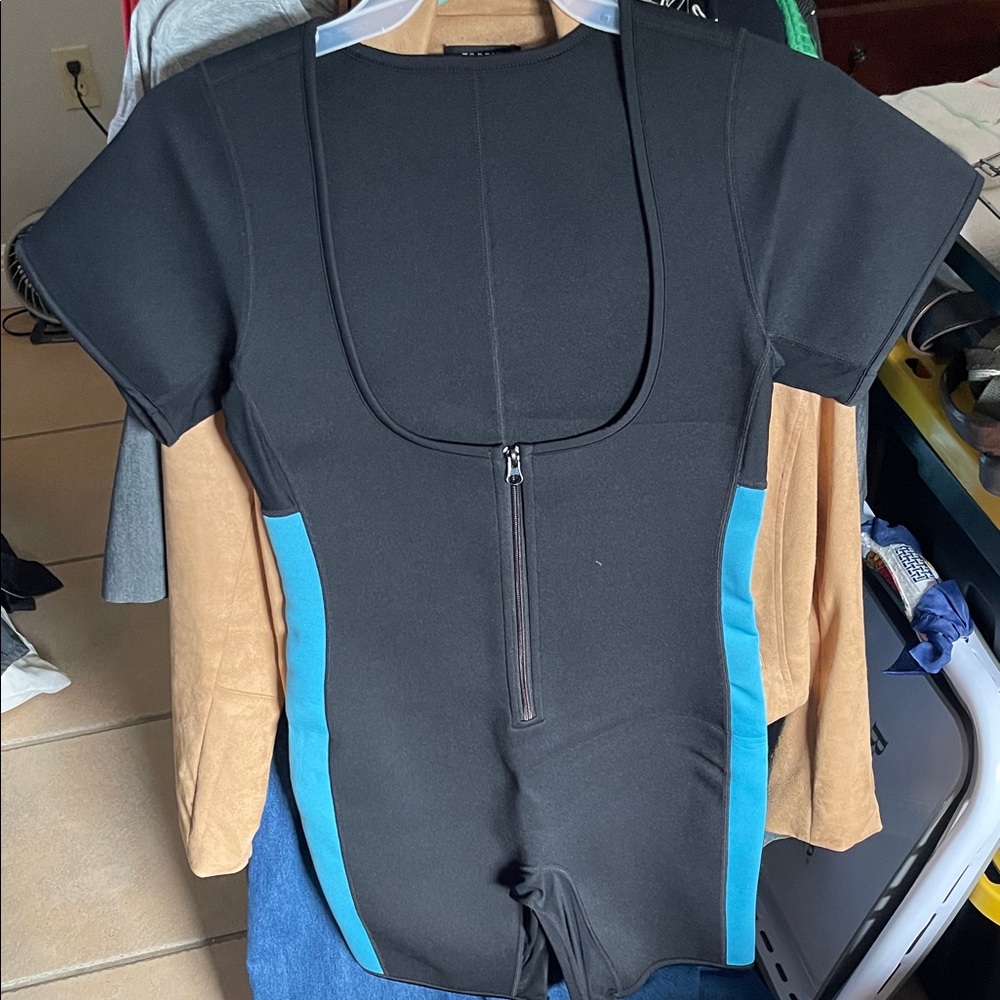 Exercise suit